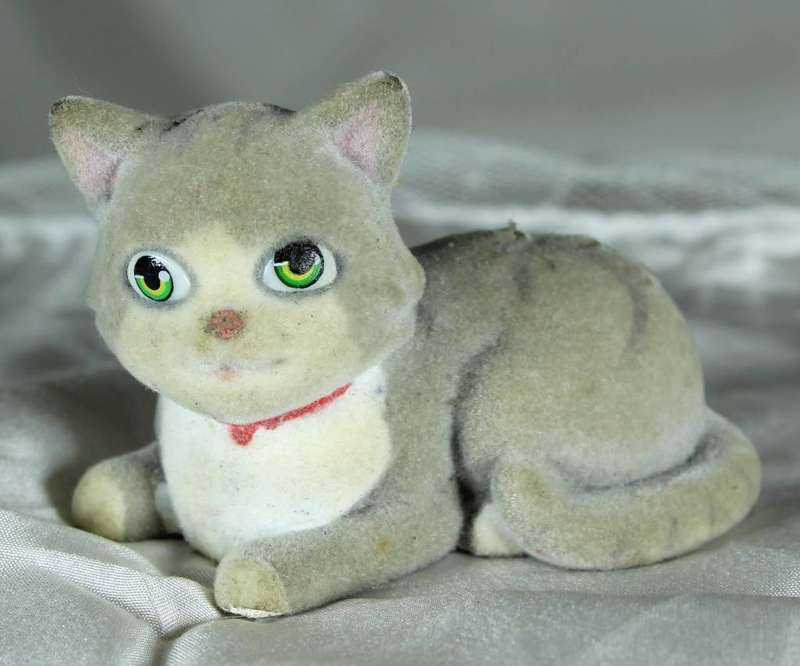 Puppy in my pocket families - white and grey felted cat