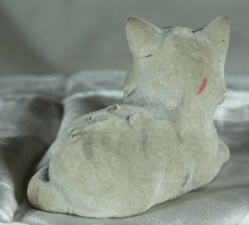 Puppy in my pocket families - white and grey felted cat