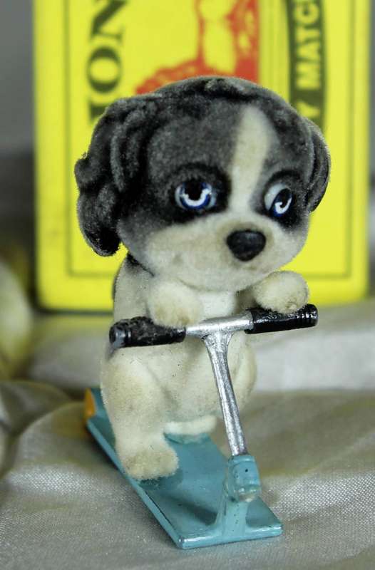 Puppy in my pocket families - puppy on scooter
