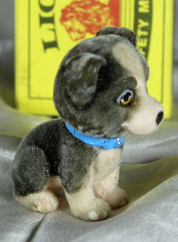 Puppy in my pocket families - puppy with blue collar