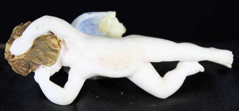 Angel child sleeping - naked