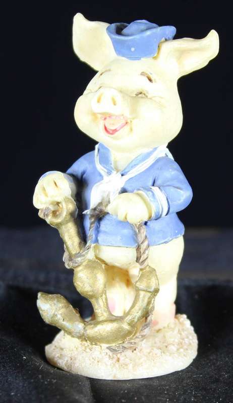 Miniature piggy with anchor