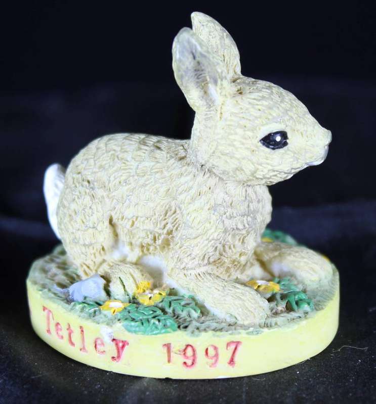 Little bunny with flowers