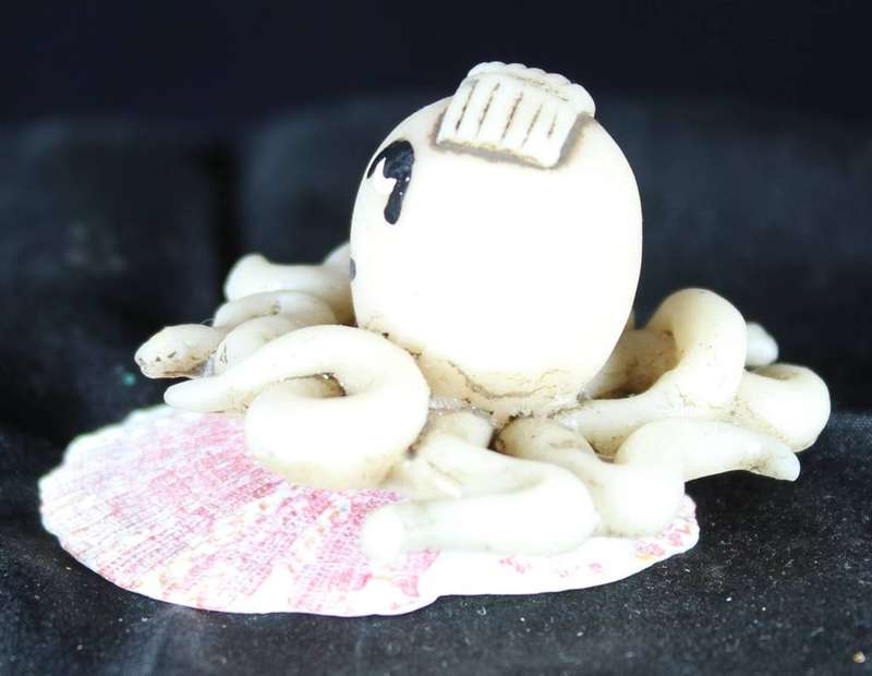 Octopus ornament on shell