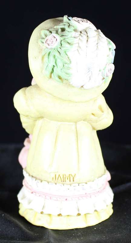 Little bear girl with handbag & hat with flowers