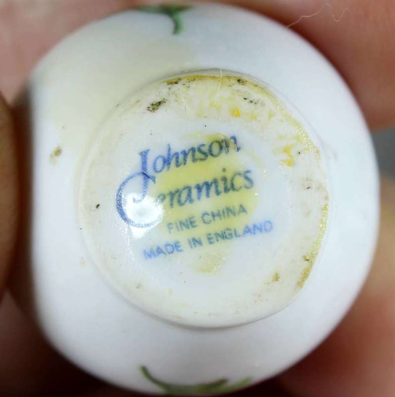 Miniature porcelain - johnson vase