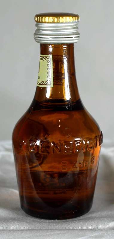 Mini liquor bottle - DOM Benedictine (lemon) (France)