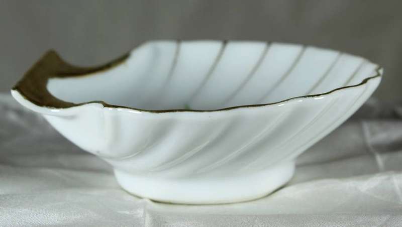 Small white shell trinket bowl with painted flowers
