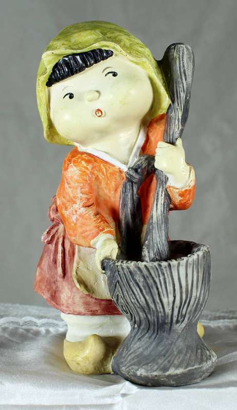Vintage koreart - little girl with mortar & pestle