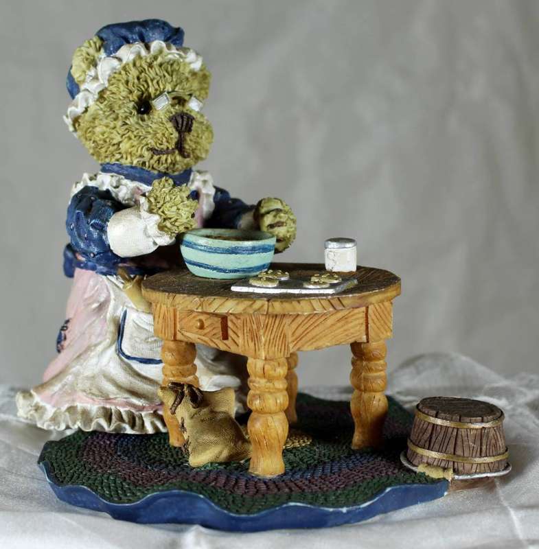 Vintage `98 the Windsor bear of cranburry