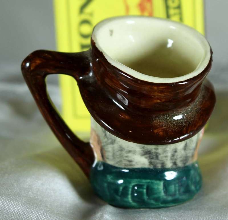 Toby Jug miniature - Lancaster - Hand painted - Brown hat