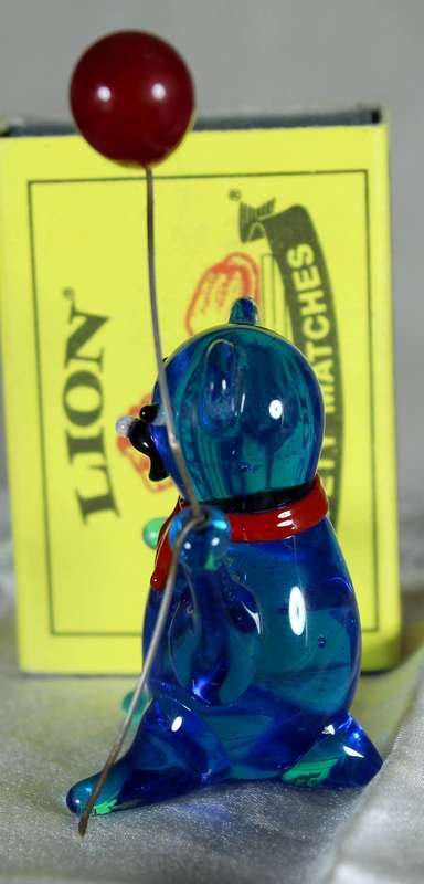 Blue glass bear with a red balloon