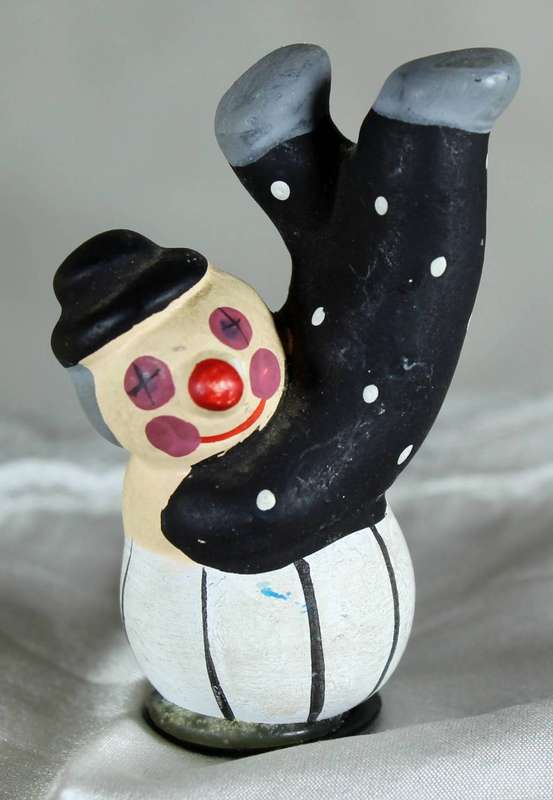 Clown on ball with a black hat