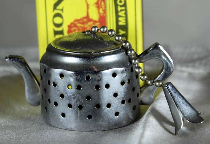 Miniature metal tea infuser - Teapot ornament