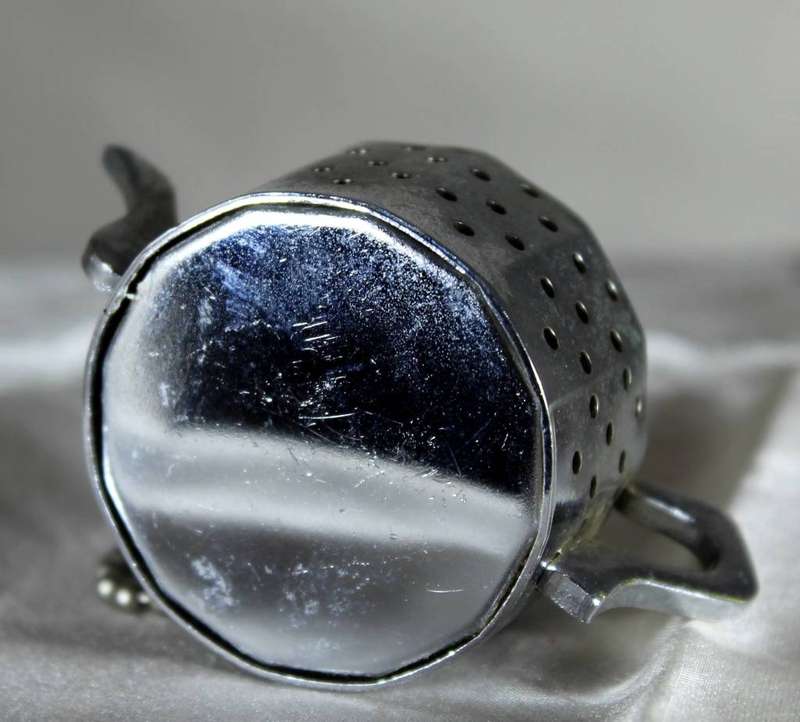 Miniature metal tea infuser - Teapot ornament