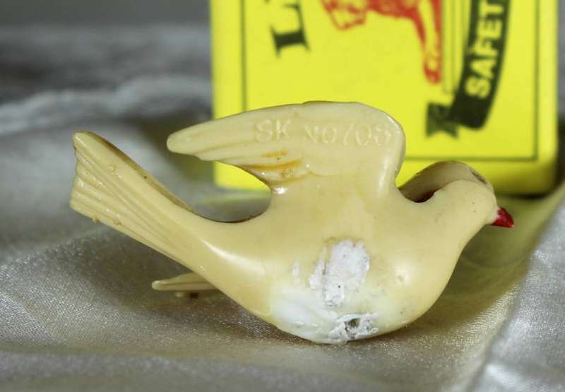 Plastic dove cake topper