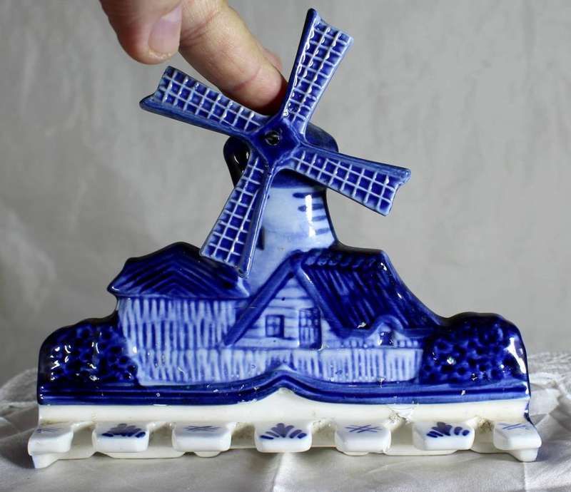 Blue hand painted windmill spoon holder (Delft look-a-like)