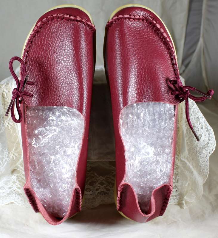 Burgundy Moccasin style shoe - Small size 6