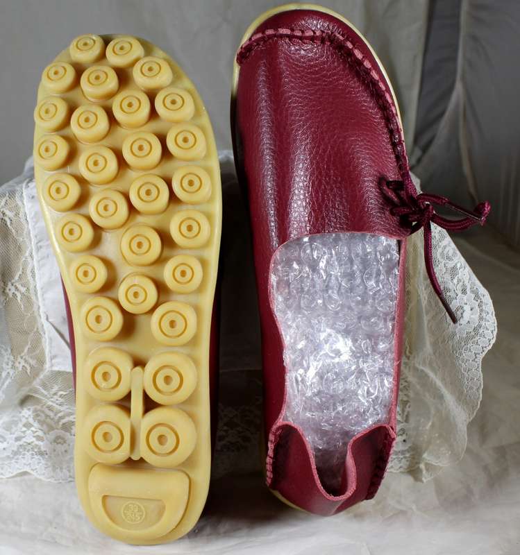 Burgundy Moccasin style shoe - Small size 6