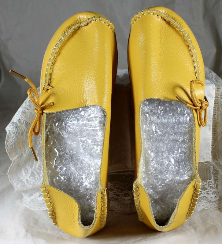 Mustard Moccasin style shoe - Small size 7