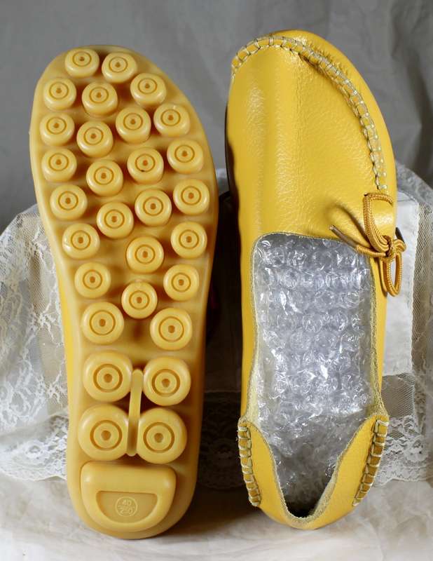 Mustard Moccasin style shoe - Small size 7