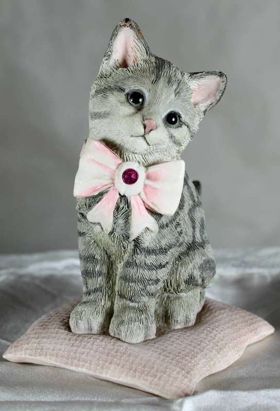 Country Artist - Sitting Pretty - Cat on Pillow with Pink Bow - Hand crafted & Painted - Bid Now!