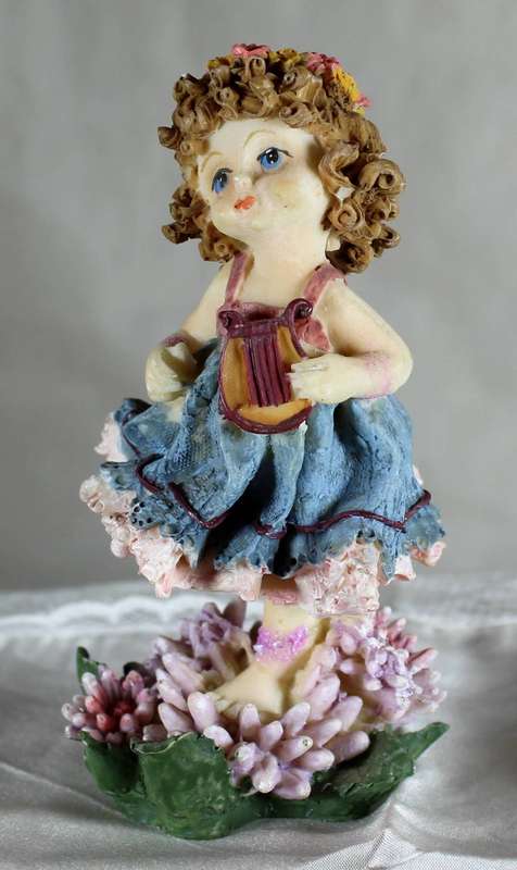 Little girl with Lyre harp