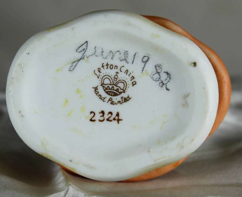 Lefton china hand painted turtle with hat & flower