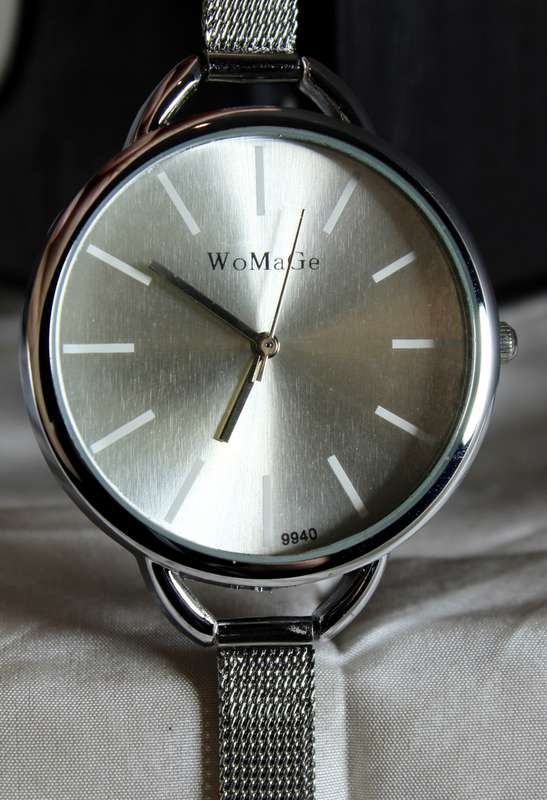 WoMaGe - large round face - thin silver strap