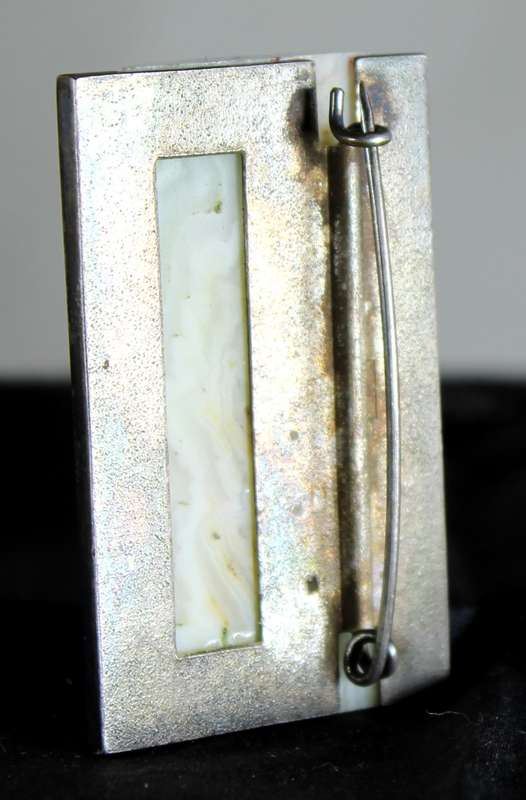 Costume jewelry - Mounted polished stone brooch