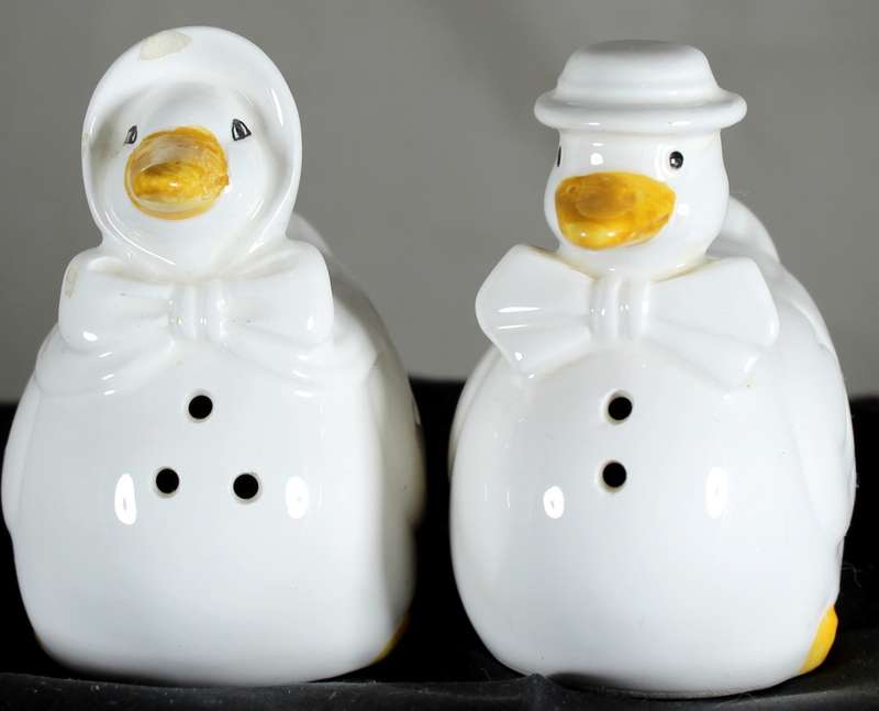 Pair of Salt & Pepper Duck Shakers with Bow-ties