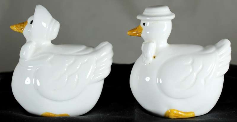 Pair of Salt & Pepper Duck Shakers with Bow-ties