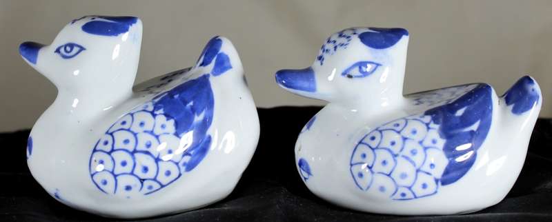 Pair of salt & pepper duck shakers - blue & white
