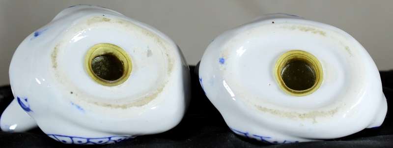 Pair of salt & pepper duck shakers - blue & white