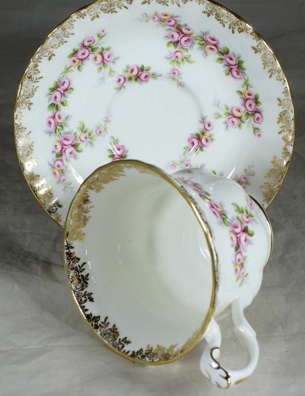 Royal Albert - Autumn Roses Duo
