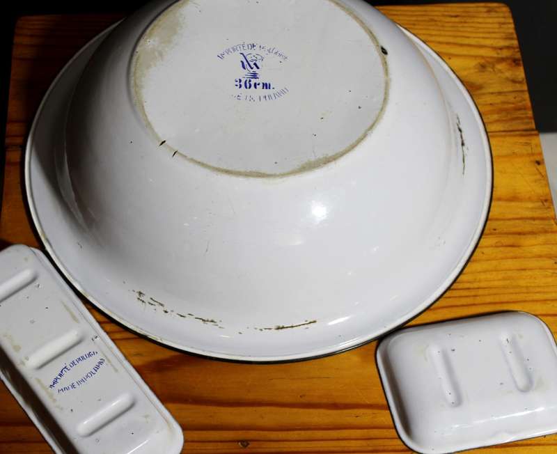 Vintage Enamel Bathroom Set - Made in Holland - Low Price!! - Bid Now!!!