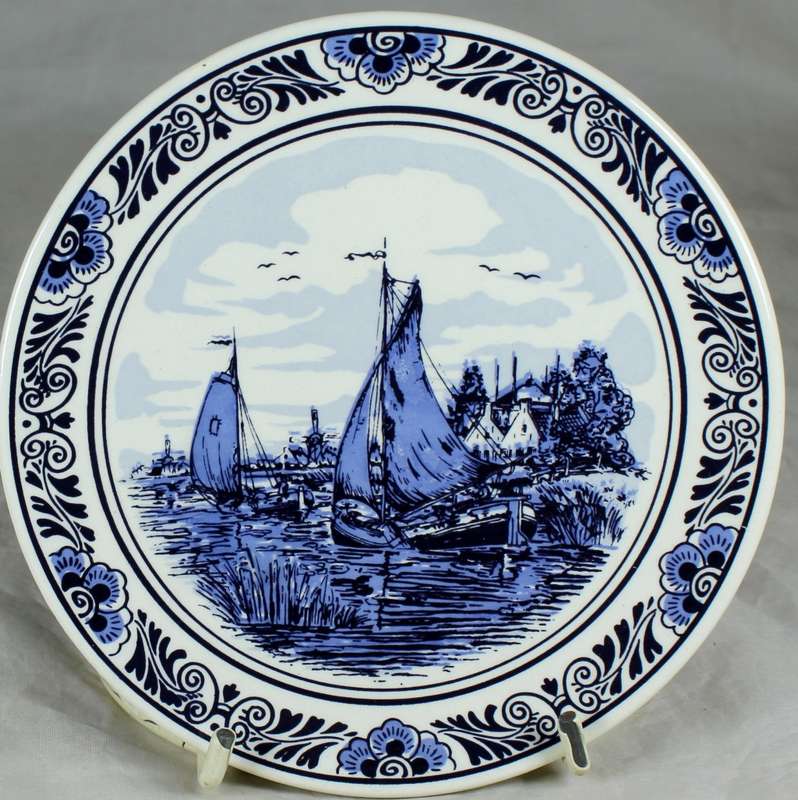Delft - oude molen display plate - sailboats