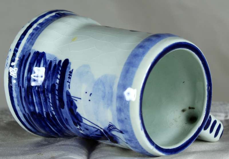 Small delft mug