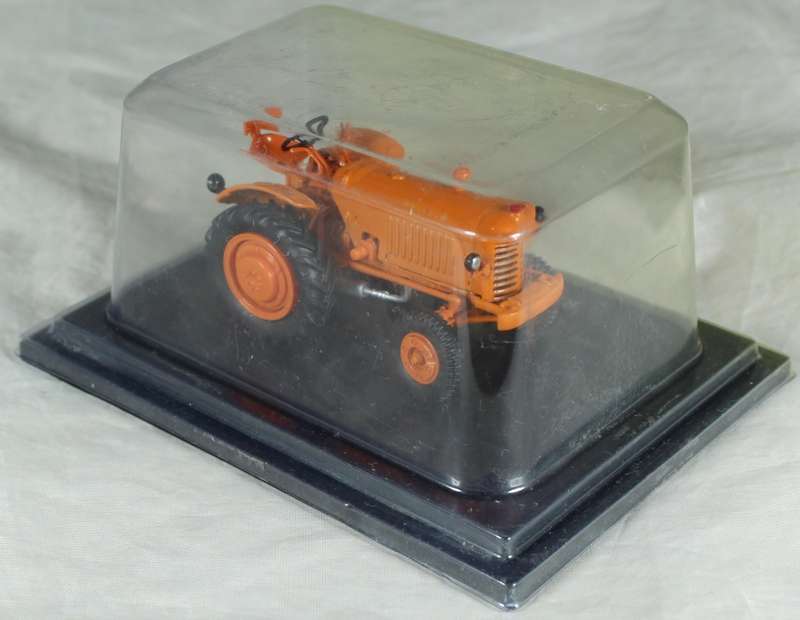 Tractor - Renault R 3042