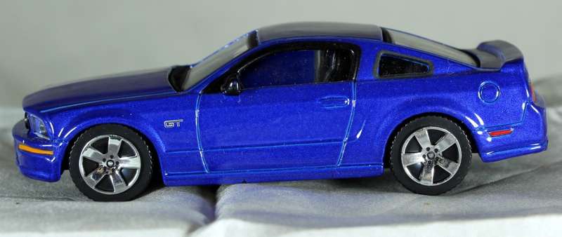 Burago - Street Fire - 2006 Ford Mustang GT