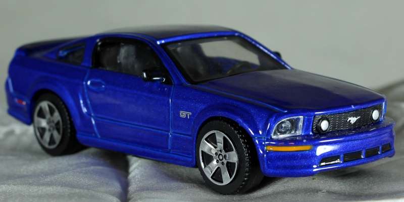 Burago - Street Fire - 2006 Ford Mustang GT