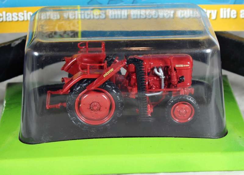Collectible tractor & info sheet - Fahr D180H