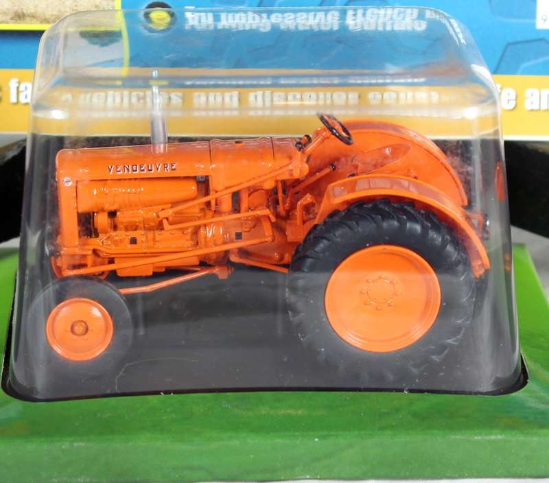 Collectible tractor & info sheet - Vendeuvre Super GG70