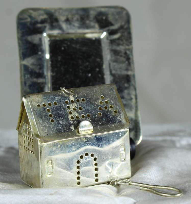 Tea house caddy on a stand