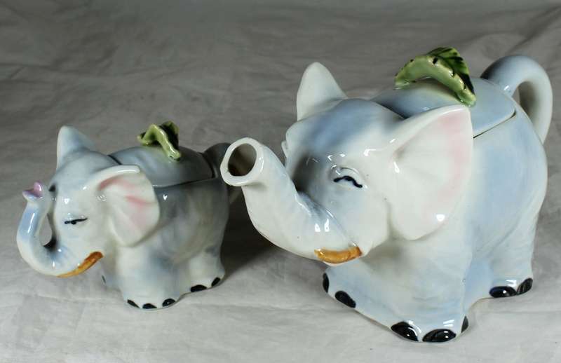 Character Tea Pot - Elephant with Baby Elephant - Bid Now!!!