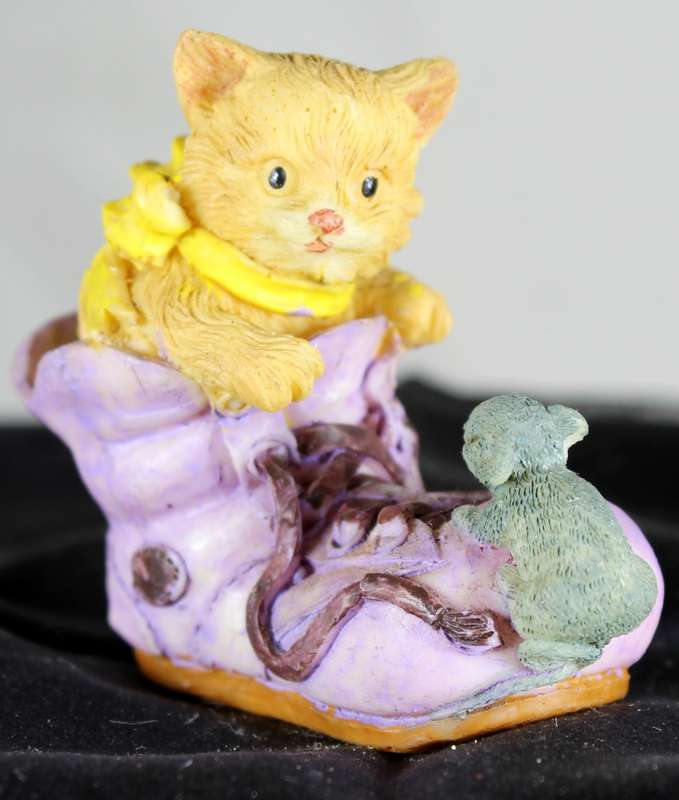 Small Cat & Mouse on Shoe