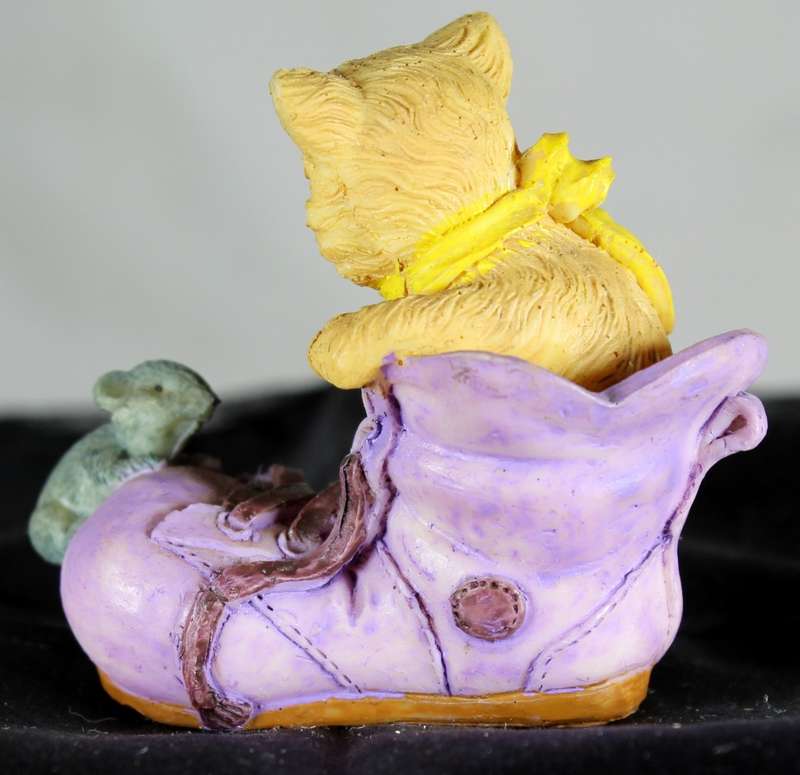 Small Cat & Mouse on Shoe