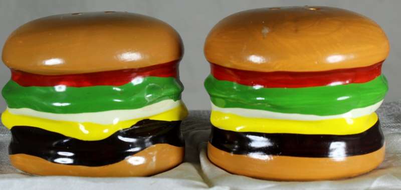 Character Salt & Pepper Set - Hamburgers - Bid Now!!!
