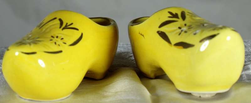 Character  Salt & Pepper Set - Porcelain Dutch Shoes