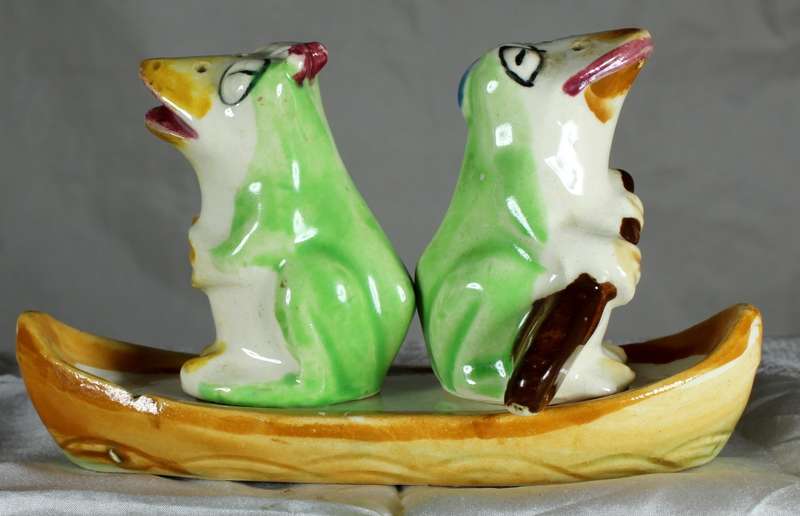 Character  Salt & Pepper Set - Frogs on a Boat